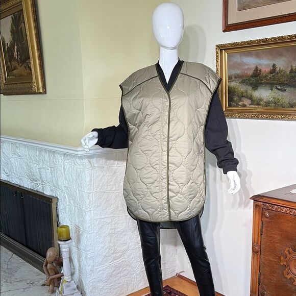 H&M Water Repellent Long Oversized Quilted Vest - Picture 2 of 11